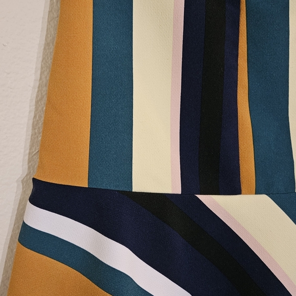 Chic Women's Yellow and Blue Mini Skirt - Picture 7 of 10